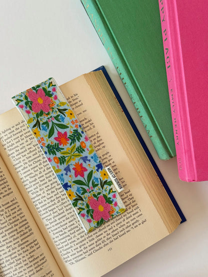 Lakeside Swans Bookmark – illustrated bookmark with original artwork | Hues of Summer